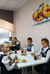Сколько младшеклассников Ставрополья получают бесплатные горячие завтраки, а сколько – обеды