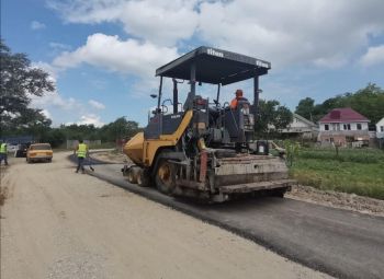 Продолжается ремонт дороги по улице Речной