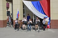 Селяне отпраздновали День Государственного флага России