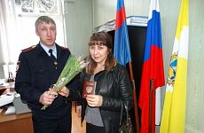 Сотрудники полиции поздравили жительниц Георгиевского городского округа с Международным женским днём