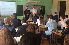 В Георгиевском городском округе сотрудники полиции и следственного комитета провели встречу с учащимися общеобразовательной школы