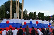 Георгиевские полицейские приняли участие в праздновании Дня флага Российской Федерации