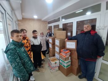 Учащиеся Краснокумской школы собрали гостинцы для участников СВО