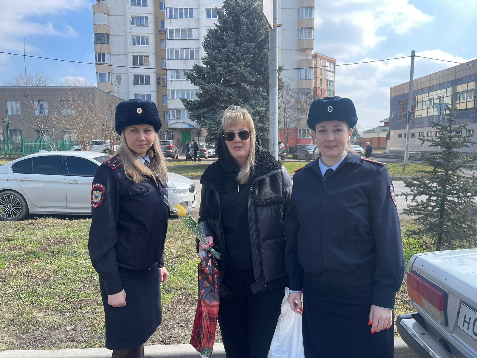 Матерей и вдов погибших сотрудников полиции поздравили в Георгиевском округе