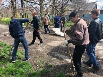 Субботник в поселке Нижнезольском 