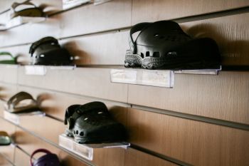 На Ставрополье планируют расширять производство полимерной обуви с высокой износостойкостью 