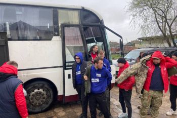 Добровольцы «Молодой Гвардии» Единой России и «Волонтерской Роты» продолжают помогать беженцам. 