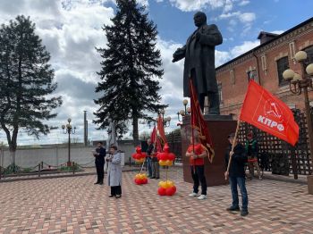 На улице Ленина в станице Незлобной открыли памятник Владимиру Ильичу Ленину!