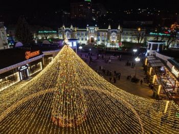 Рекордное количество предприятий в Кисловодске украсят к Новому году фасады зданий