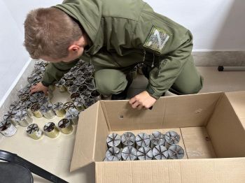Георгиевские волонтеры изготовили для бойцов СВО почти 300 блиндажных свечей