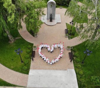 В Кисловодске студенты-медики провели флешмоб в поддержку врачей