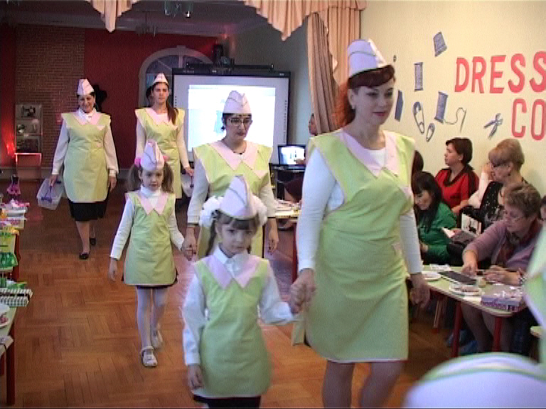 Как одеваться воспитателю. Униформа для воспитателей. Платье для воспитателя детского сада. Одежда для воспитателей детского. Форма для воспитателей детского.