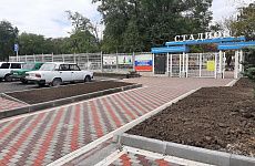 Площадку перед стадионом благоустроили в Георгиевске Ставропольского края