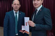 В Георгиевске партийцу вручили грамоту и памятную медаль от Президента РФ В.В. Путина