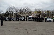 В Георгиевске на площади Победы прошел единый развод сил и средств полиции 