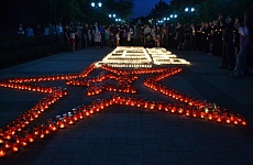 В Георгиевске зажгли сотни Свечей памяти