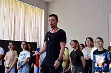 Актер Константин Шелягин провел мастер-класс в георгиевском колледже